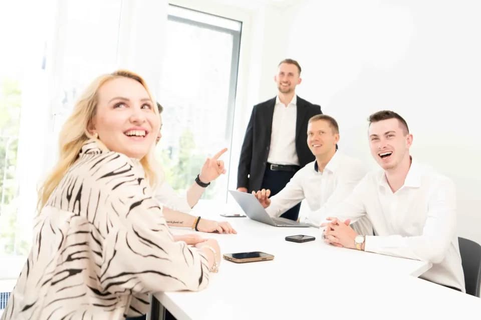 Gemeinsame Besprechung im Team